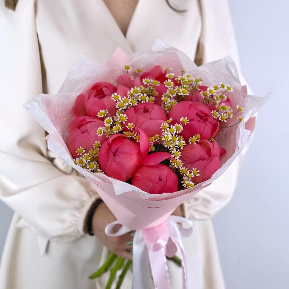 Составной букет "Корал Шарм с ромашками"