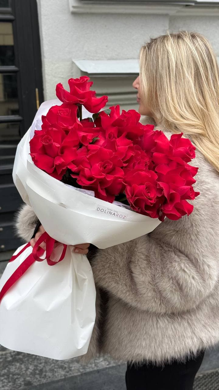 11 французских роз "Рубин"