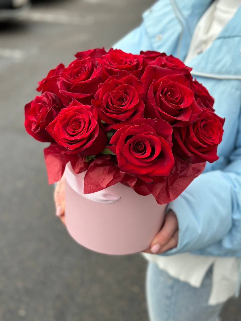 Розы в коробке "Эксплорер 15"