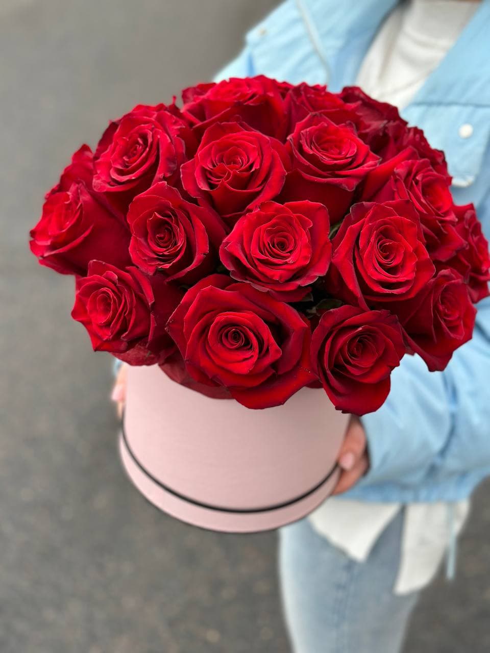 Розы в коробке "Эксплорер 25"