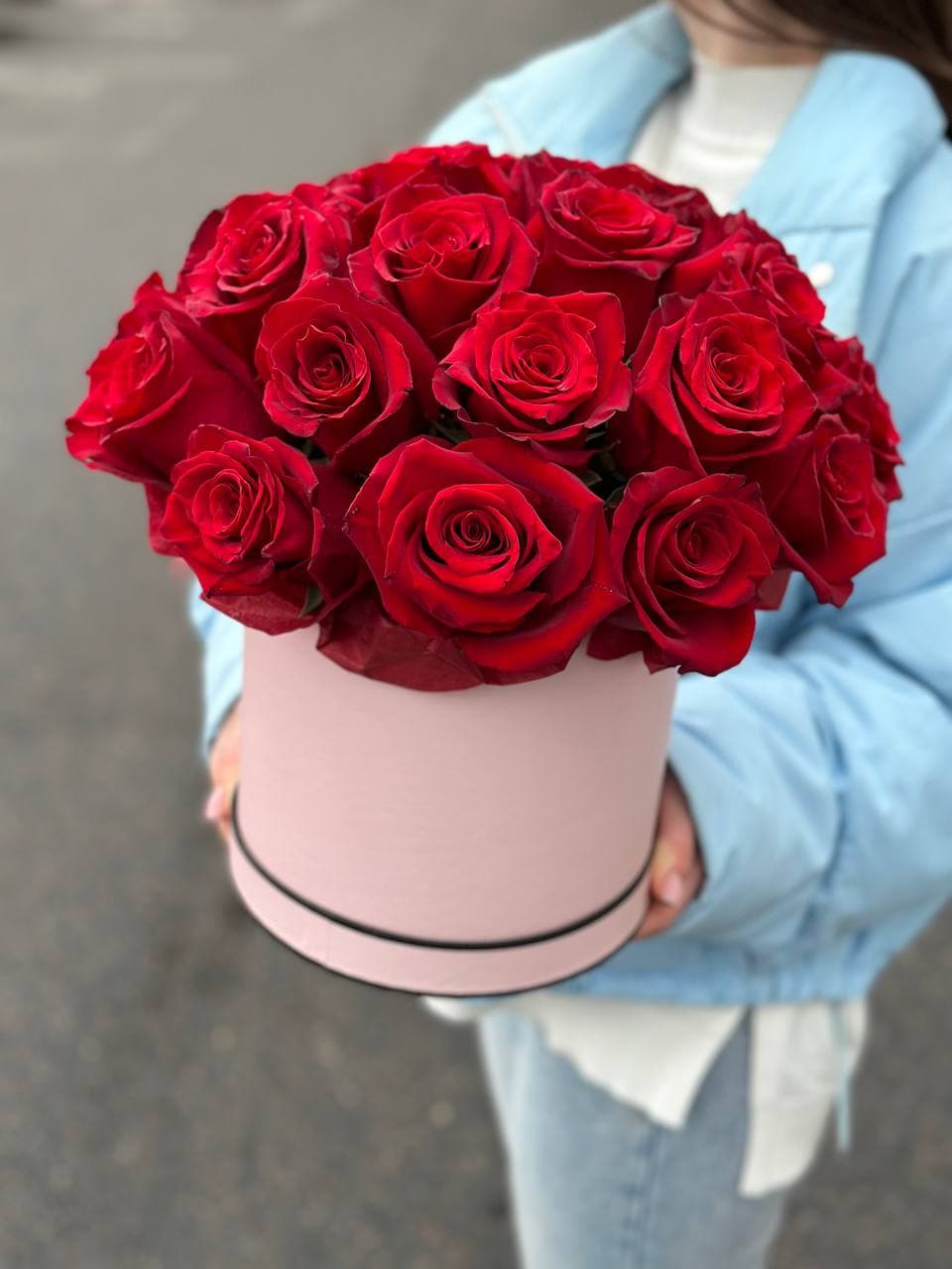 Розы в коробке "Эксплорер 25"