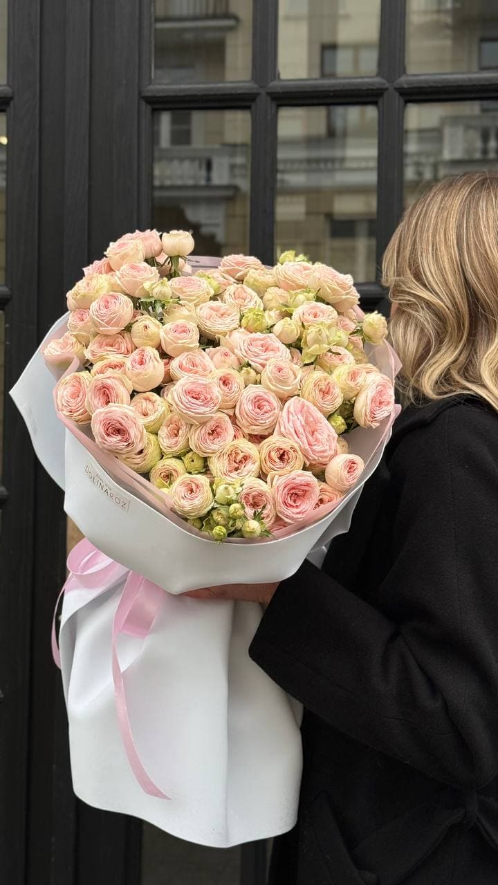 Букет кустовых роз "Свит Жизель 21"