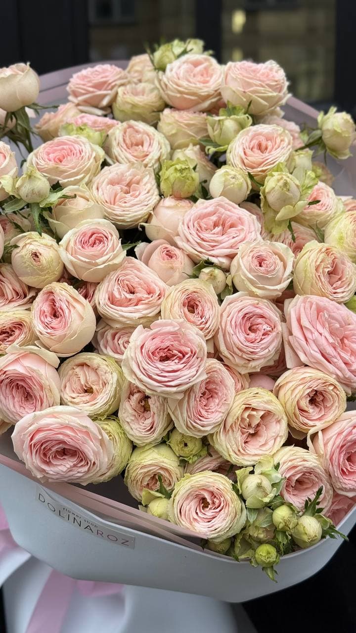 Букет кустовых роз "Свит Жизель 21"