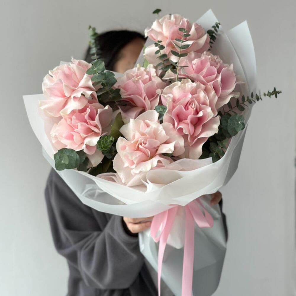 Букет французских роз "7 Пинк Мондиаль+эвкалипт Беби"