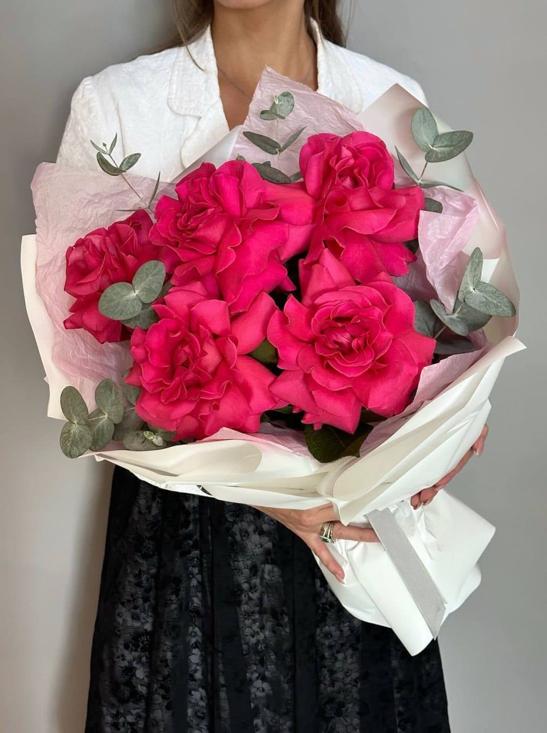 Букет французских роз "5 Пинк Флойд с эвкалиптом"