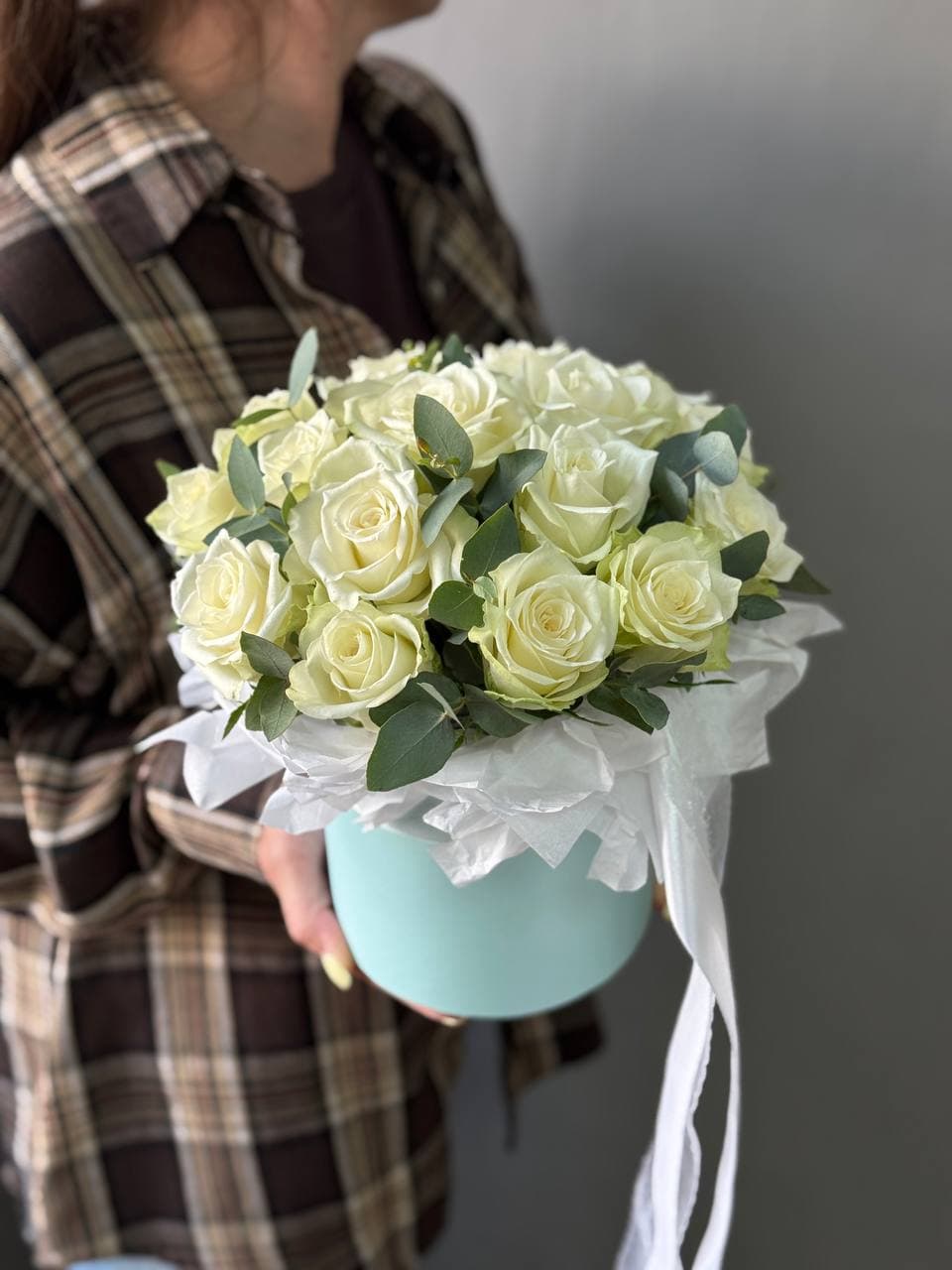 Розы в коробке "Белые 17"