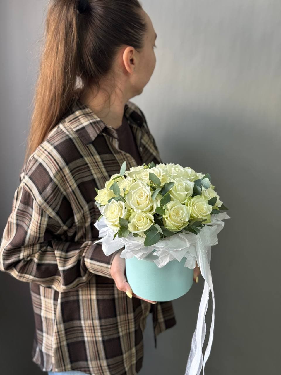 Розы в коробке "Белые 17"