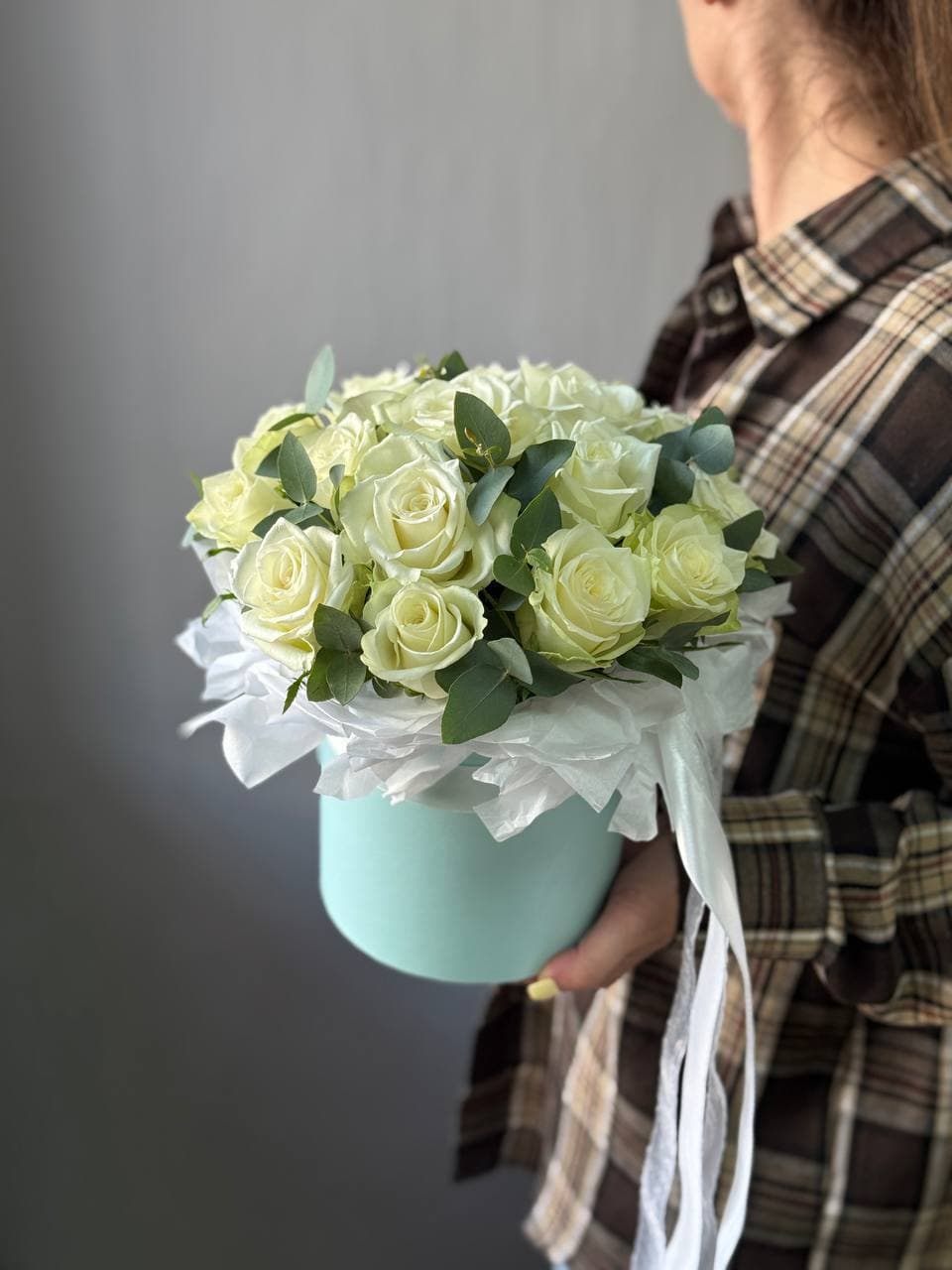 Розы в коробке "Белые 17"