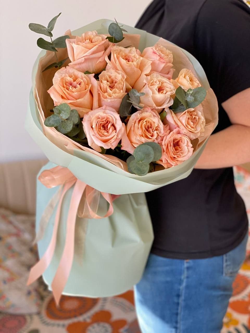 Bouquet of roses "11 Shimmer with eucalyptus"