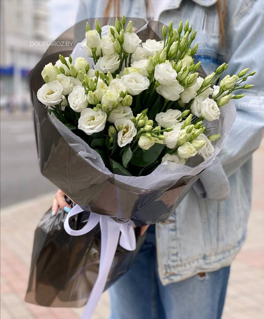 Bouquet of eustoma "Black and white"