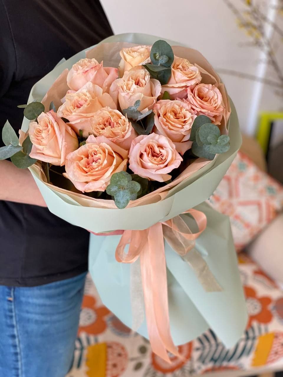 Bouquet of roses "11 Shimmer with eucalyptus"