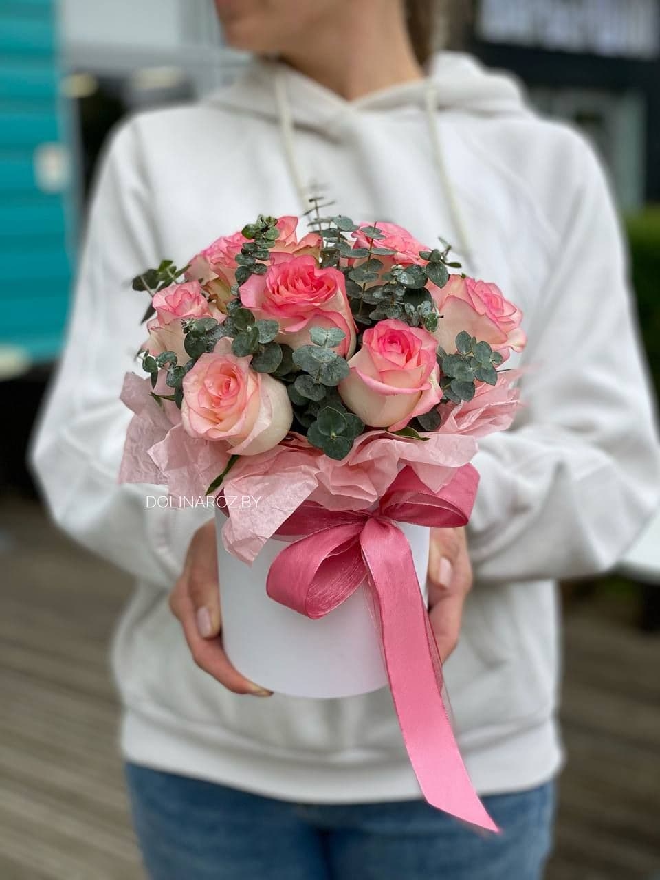 Roses in a box "9 Jumilia with eucalyptus"