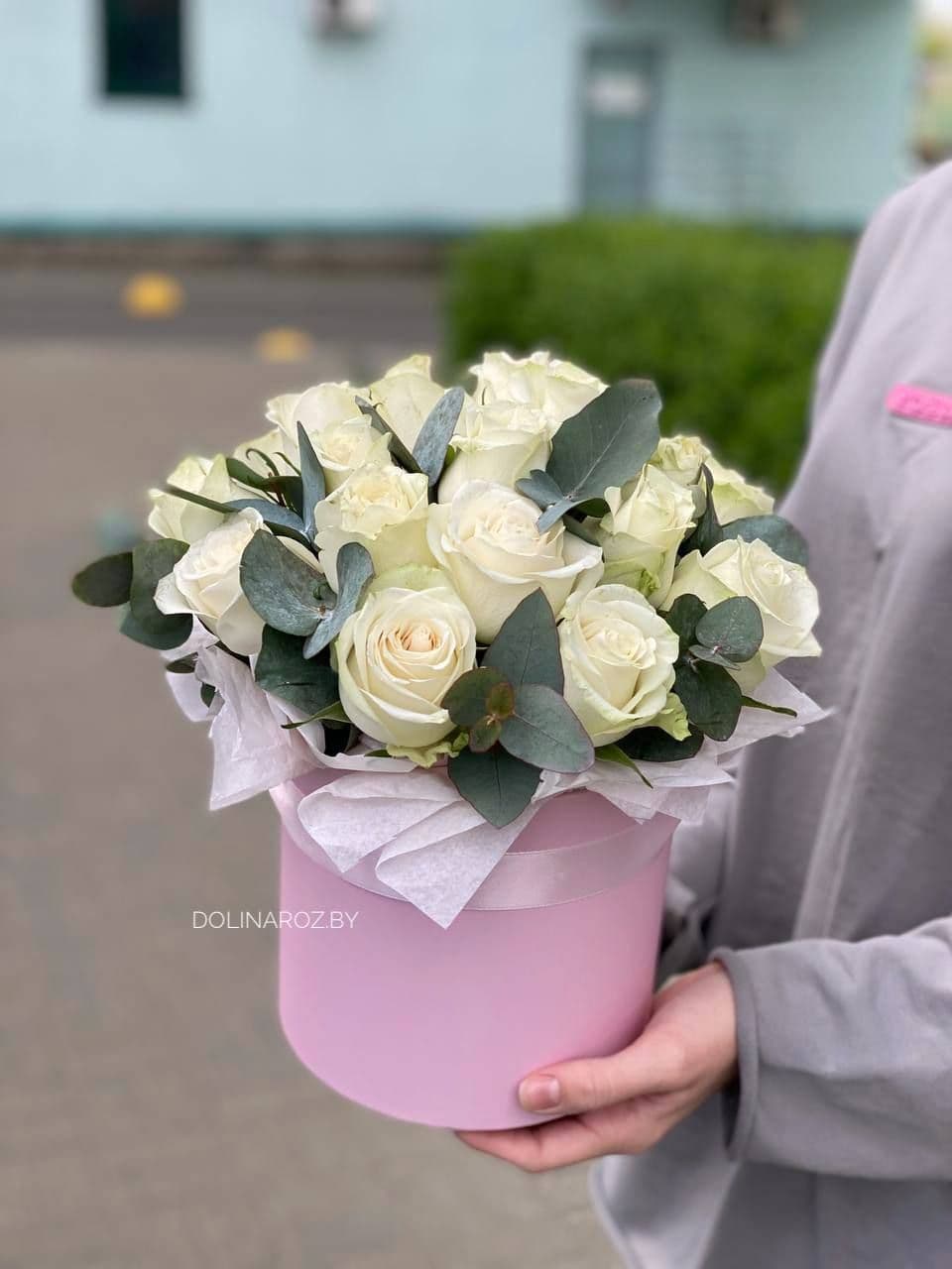Белые розы в коробке "25"