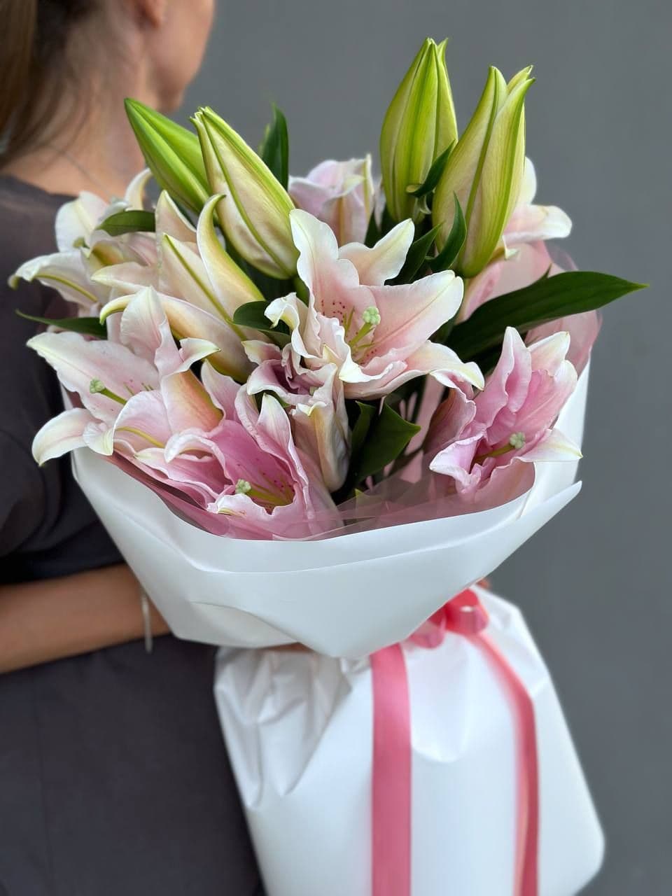 Bouquet of lilies "Fragrant wine"