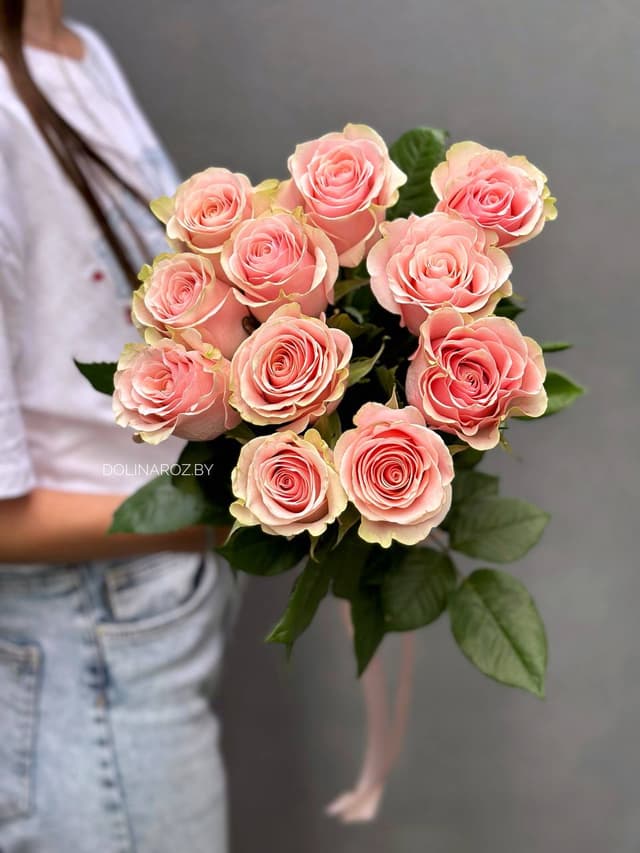 Buy a bouquet of 11 pink roses in Minsk with delivery